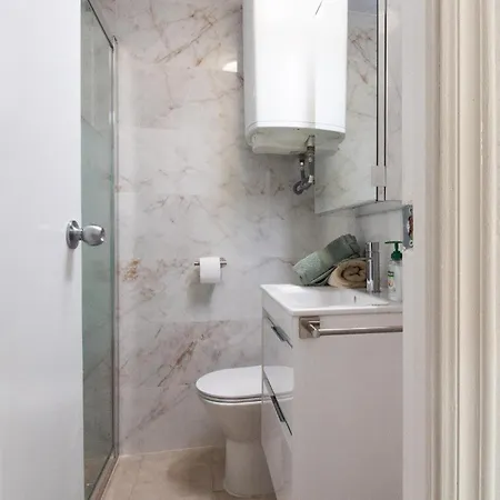 2 Bedroom Lovely In * Торевьиа